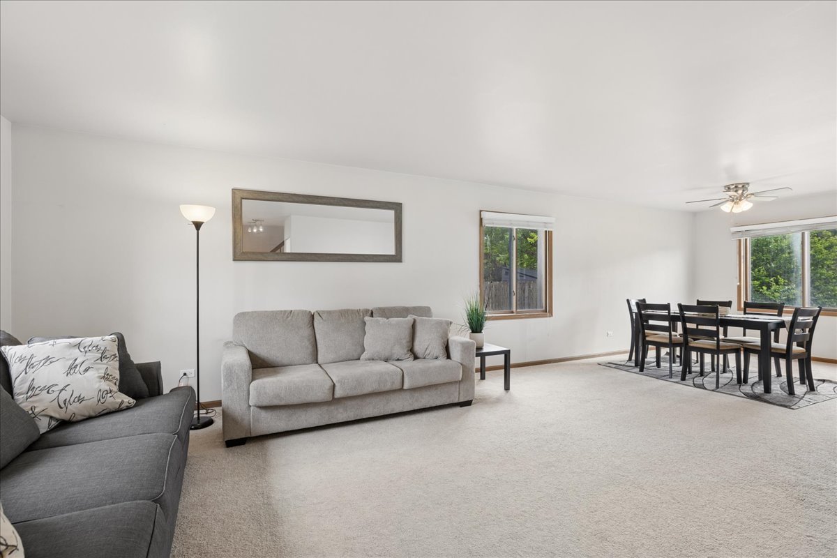1436 Bridgedale Road Crystal Lake, IL 60014 - Photo 3 of 34