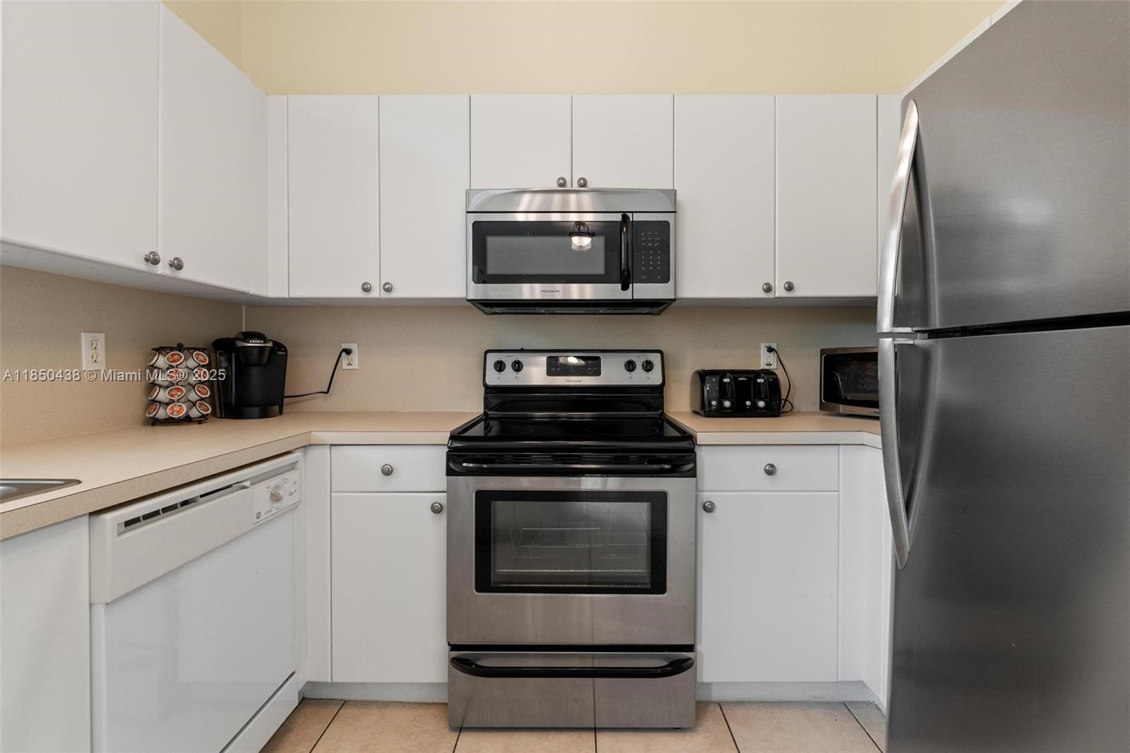 12195 Southwest 124th Path Miami, FL 33186 - Photo 14 of 42 Gallery Image 14