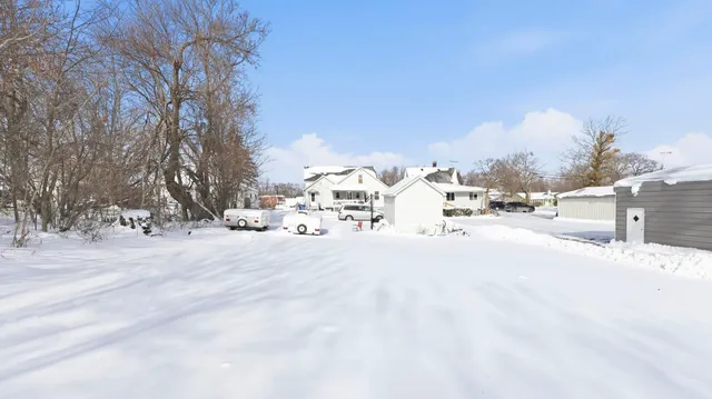 $179,900 | 202 East Whitley Street, Unit 2, Churubusco, IN 46723