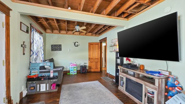 $179,900 | 202 East Whitley Street, Unit 2, Churubusco, IN 46723