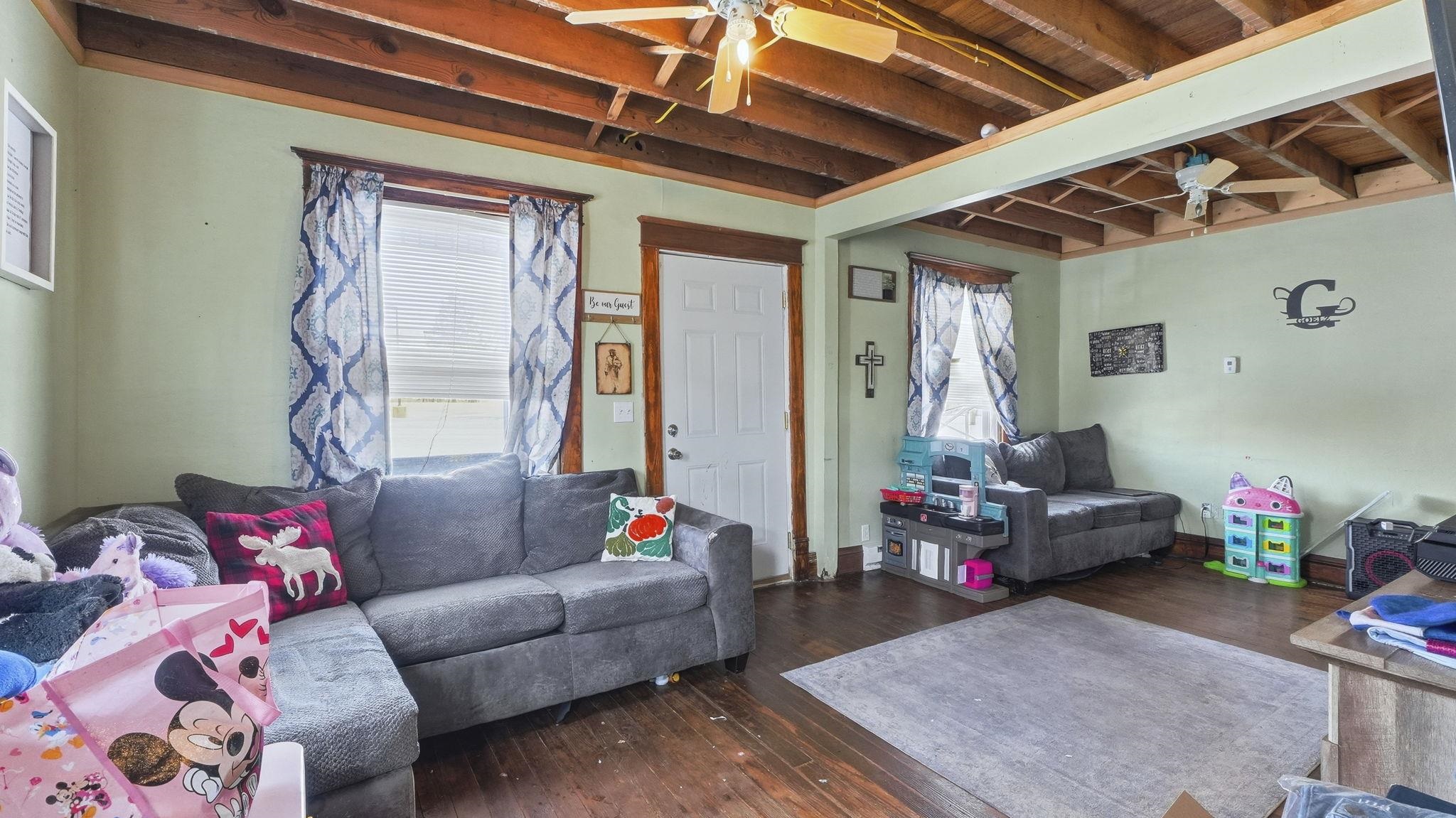 202 East Whitley Street Churubusco, IN 46723 - Photo 4 of 27