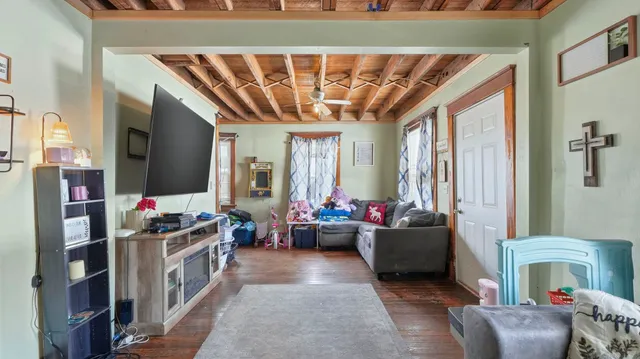 $179,900 | 202 East Whitley Street, Unit 2, Churubusco, IN 46723