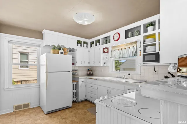 $186,500 | 202 North Street, Washington, IL 61571