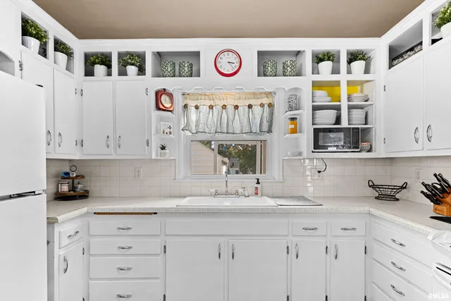 $186,500 | 202 North Street, Washington, IL 61571