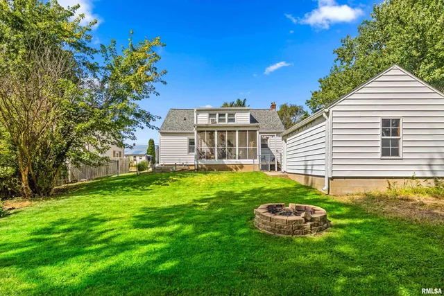 $186,500 | 202 North Street, Washington, IL 61571