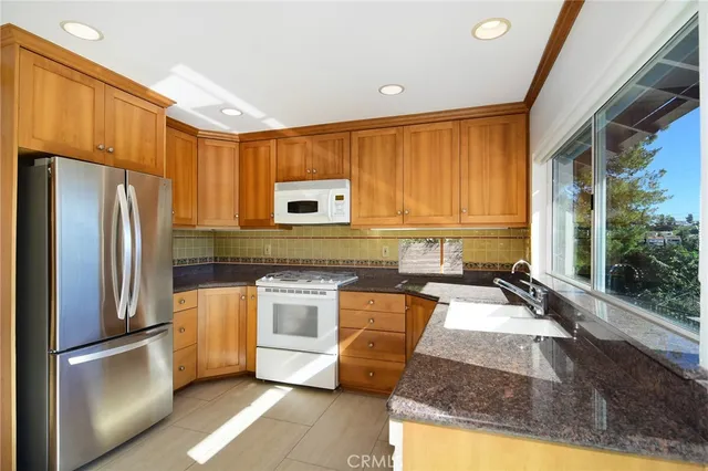 $5,500 | 22210 Miston Drive, Woodland Hills, CA 91364