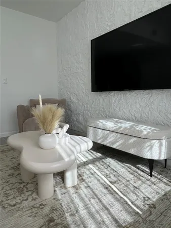 $3,800 | 2526 Pierce Street, Unit 6, Hollywood, FL 33020