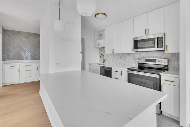 $2,800 | 5445 North Sheridan Road, Unit 1512, Chicago, IL 60640