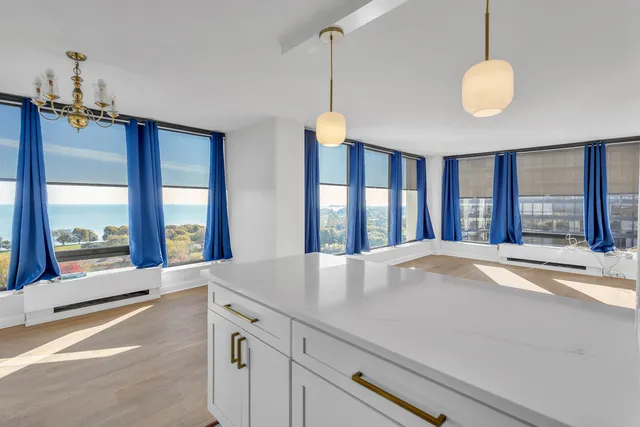 $2,800 | 5445 North Sheridan Road, Unit 1512, Chicago, IL 60640