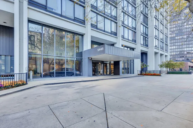 $2,800 | 5445 North Sheridan Road, Unit 1512, Chicago, IL 60640