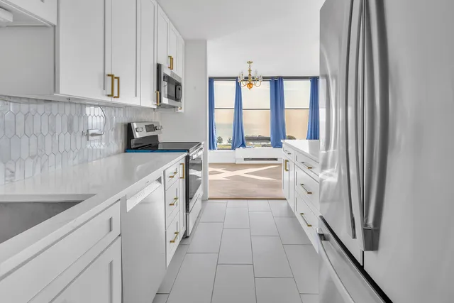 $2,800 | 5445 North Sheridan Road, Unit 1512, Chicago, IL 60640