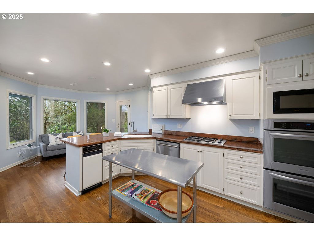 3925 Southwest Humphrey Boulevard Portland, OR 97221 - Photo 17 of 48