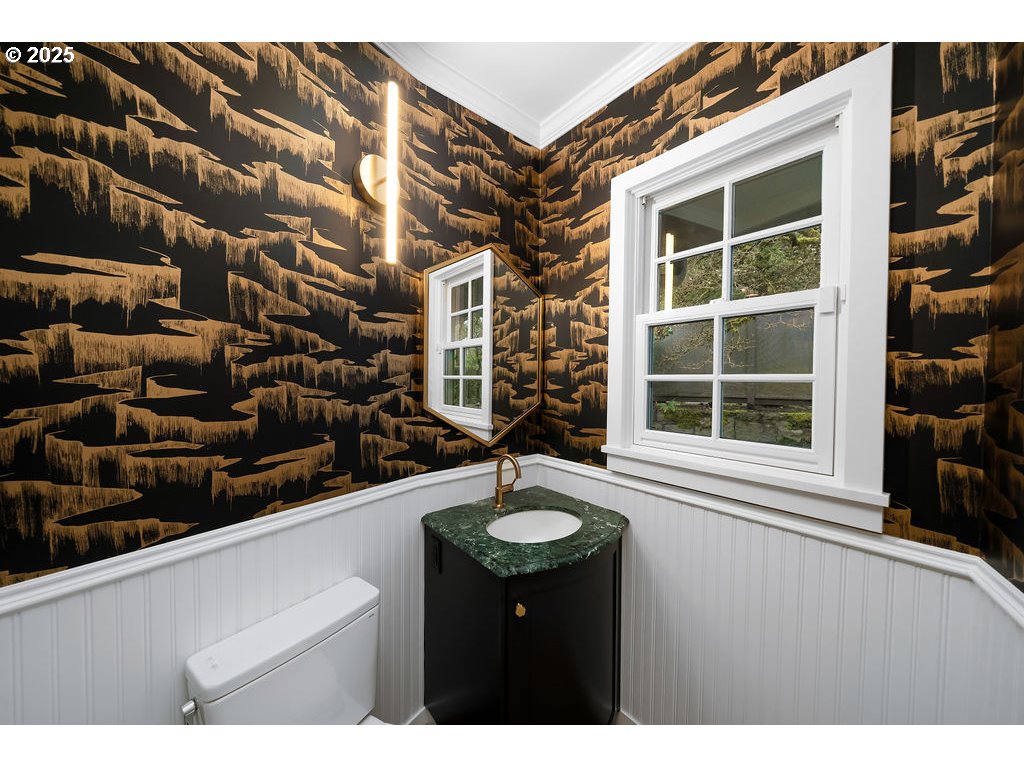 3925 Southwest Humphrey Boulevard Portland, OR 97221 - Photo 20 of 48