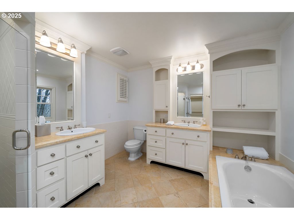 3925 Southwest Humphrey Boulevard Portland, OR 97221 - Photo 23 of 48