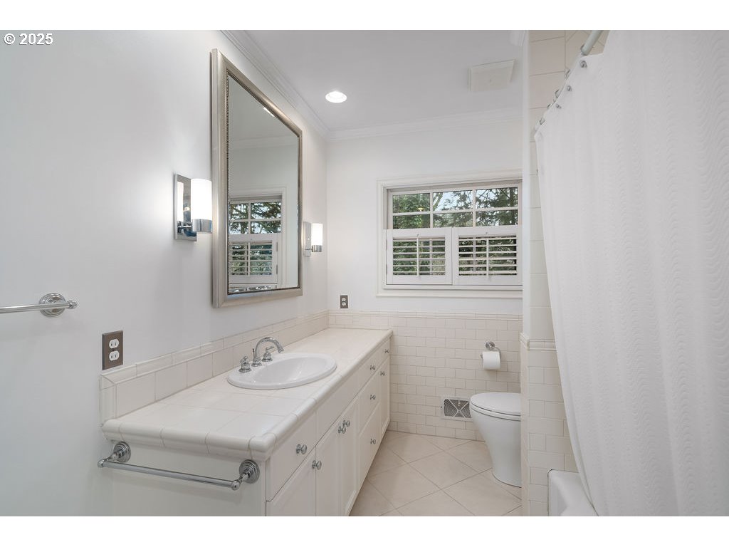 3925 Southwest Humphrey Boulevard Portland, OR 97221 - Photo 28 of 48