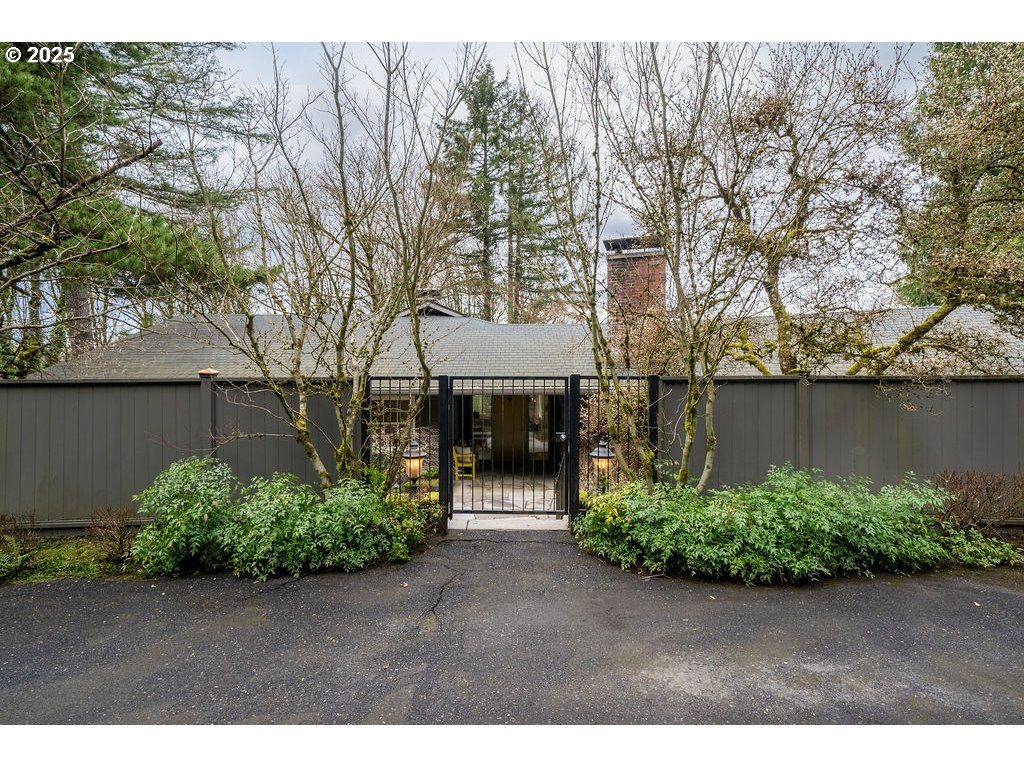 3925 Southwest Humphrey Boulevard Portland, OR 97221 - Photo 3 of 48 Gallery Image 3