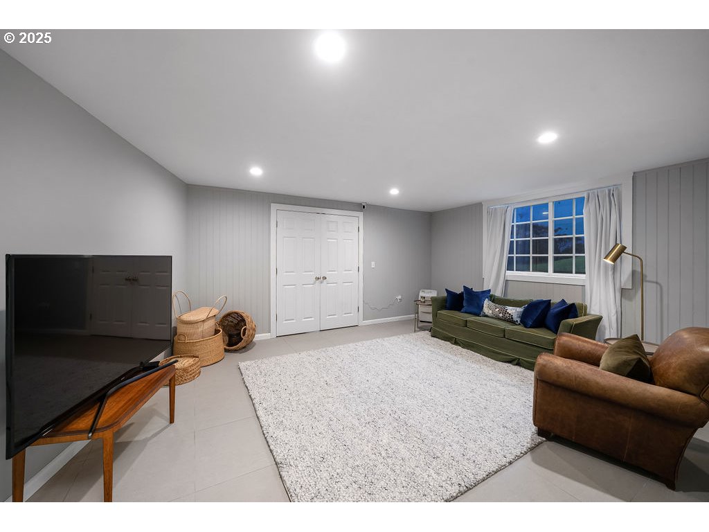 3925 Southwest Humphrey Boulevard Portland, OR 97221 - Photo 32 of 48