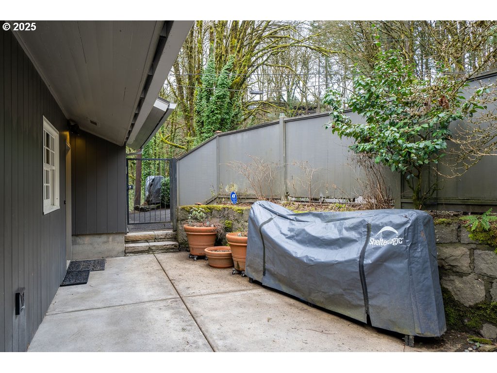 3925 Southwest Humphrey Boulevard Portland, OR 97221 - Photo 43 of 48