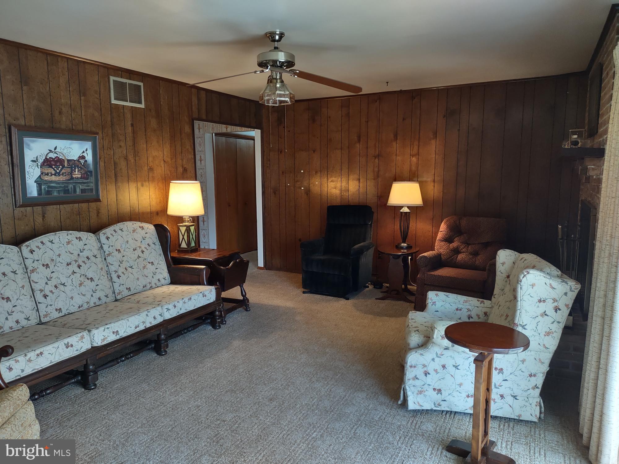 601 Rowe Drive Aberdeen, MD 21001 - Photo 22 of 52 a living room with furniture and a lamp