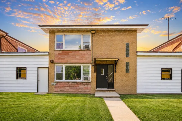 $1,625 | 16048 Halsted Street, Unit 2, Harvey, IL 60426