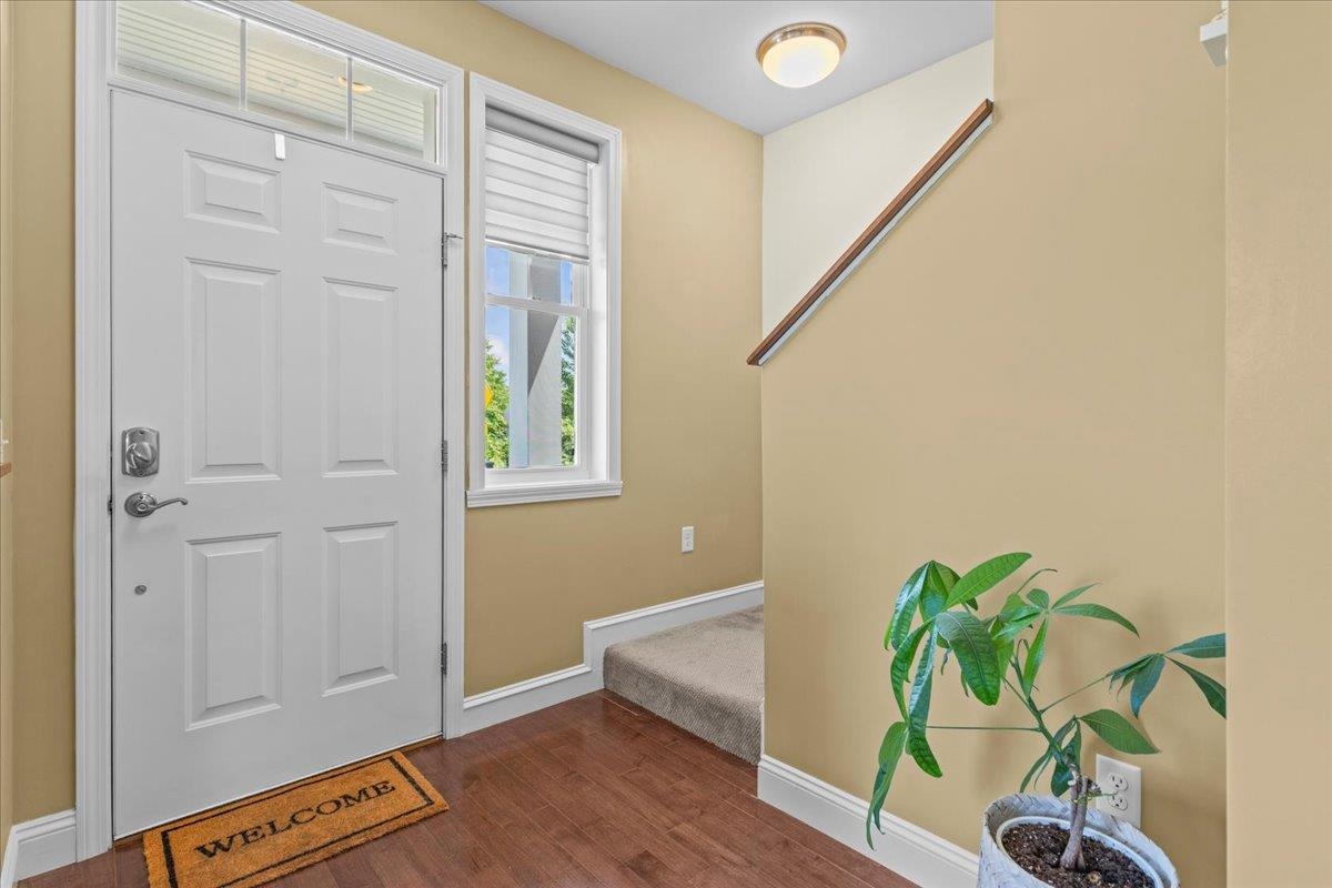 462 Zephyr Road Williston, VT 05495 - Photo 4 of 44