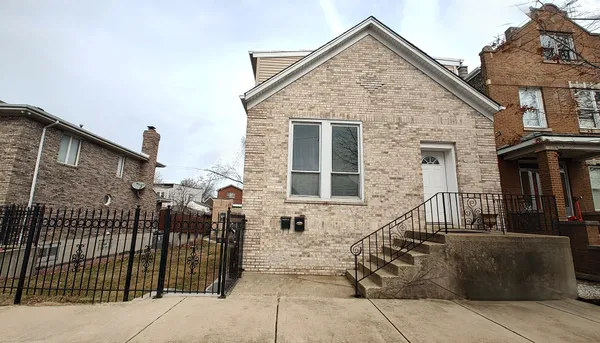 $1,650 | 3013 South Haynes Court, Unit 2, Chicago, IL 60608