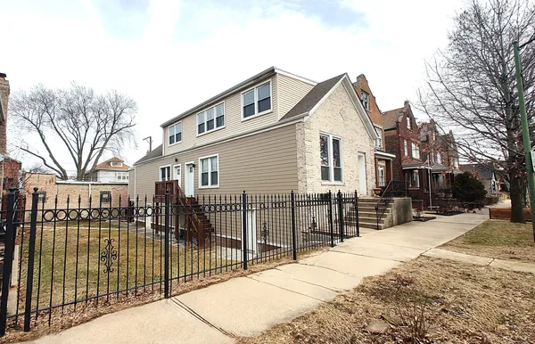 $1,650 | 3013 South Haynes Court, Unit 2, Chicago, IL 60608