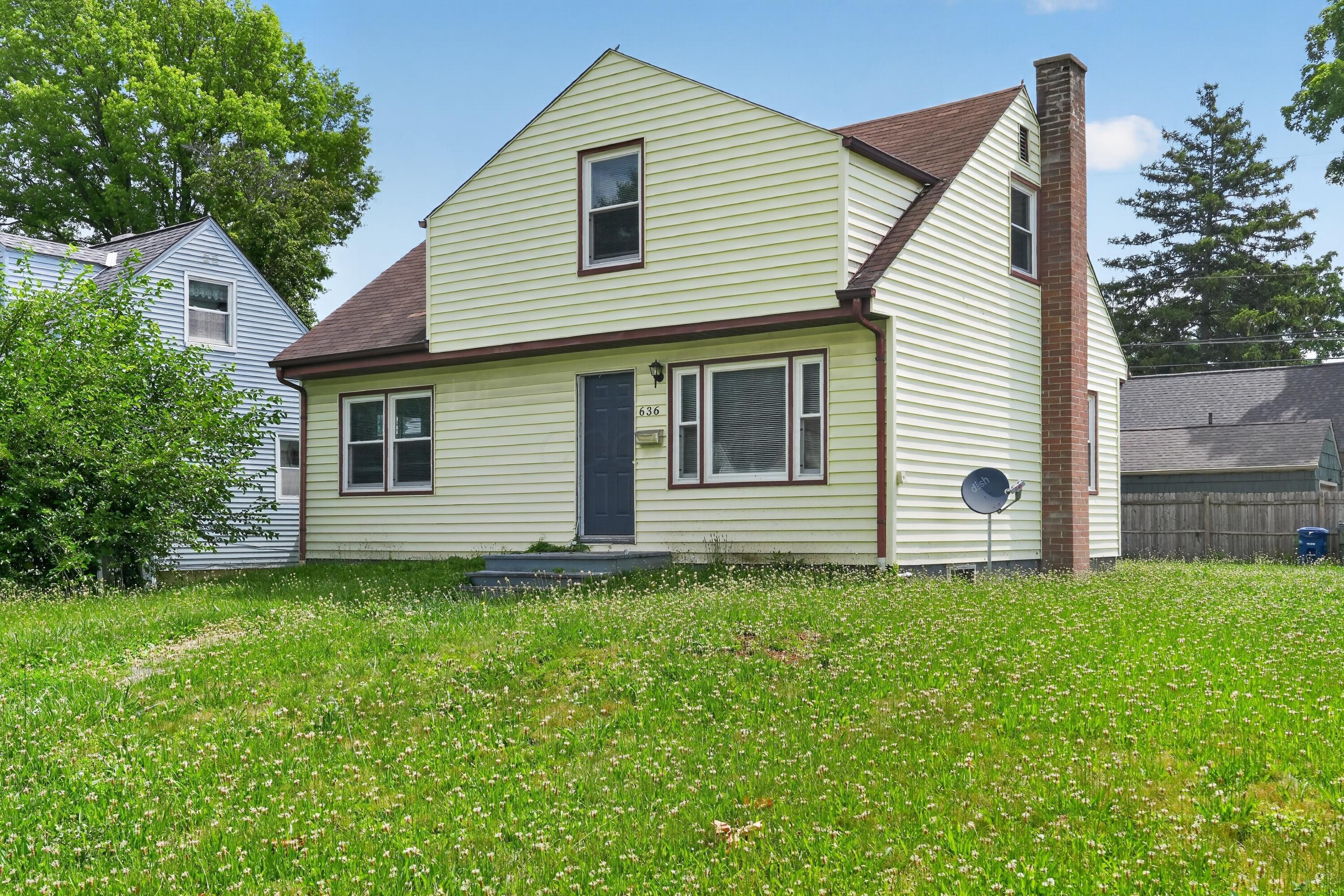 636 South Ashburton Road Columbus, OH 43213 - Photo 2 of 32 05_636_S_Ashburton_Rd-Exterior-on-2
