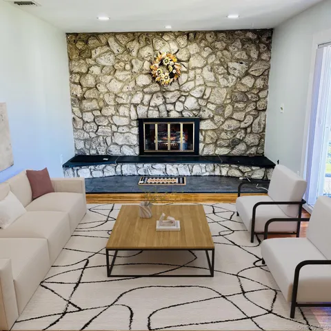 $629,000 | 1483 4th Street, West Babylon, NY 11704