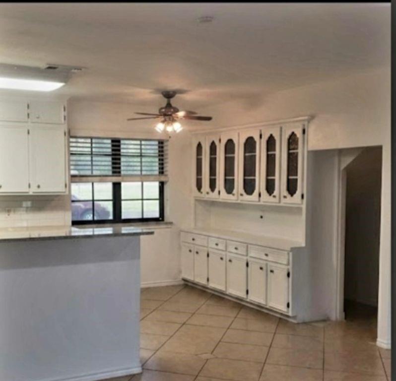 2524 Mockingbird Road Burleson, TX 76028 - Photo 5 of 33