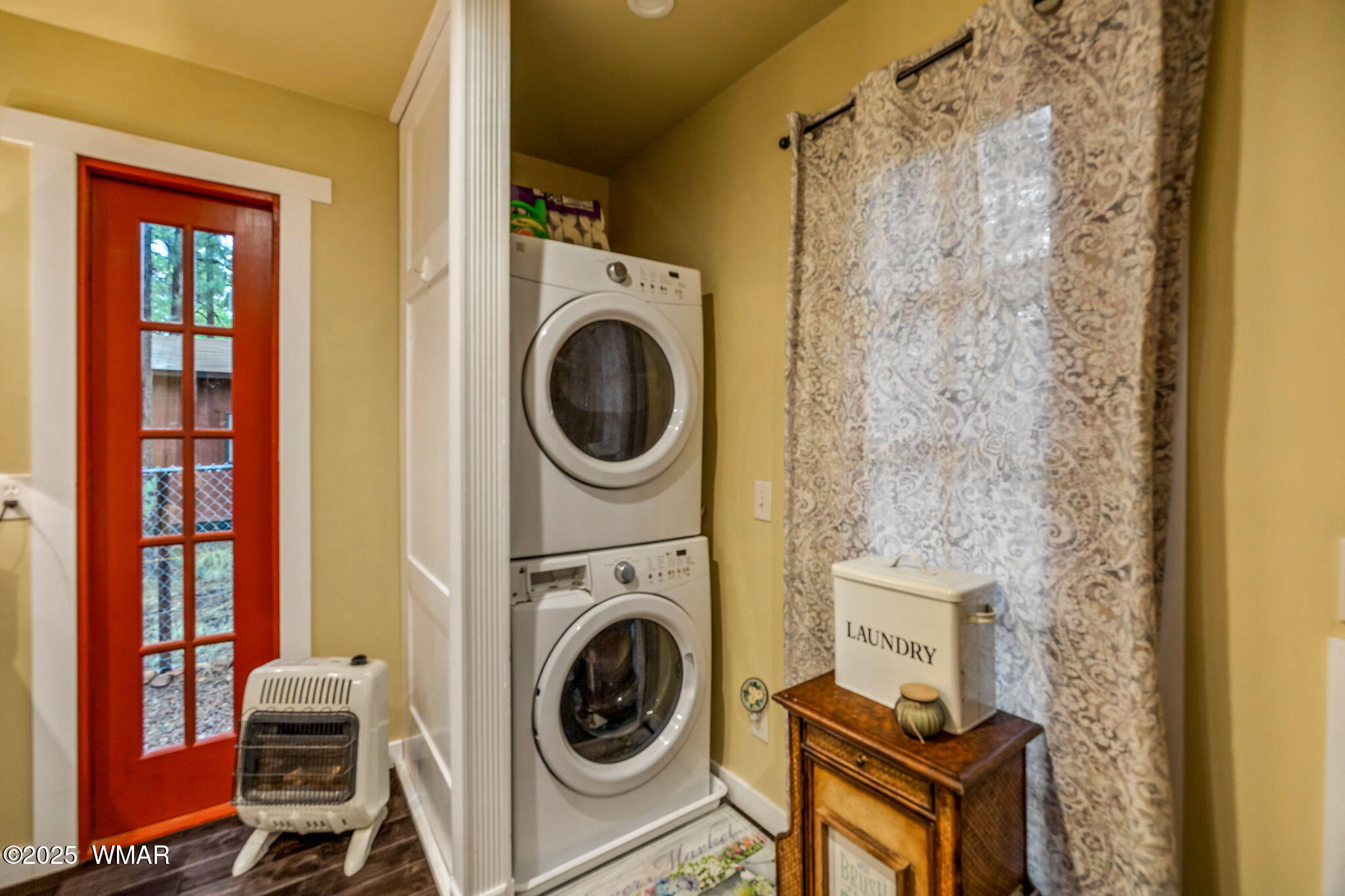 2891 Antelope Trail Overgaard, AZ 85933 - Photo 22 of 41 a view of a hallway with washer and dryer
