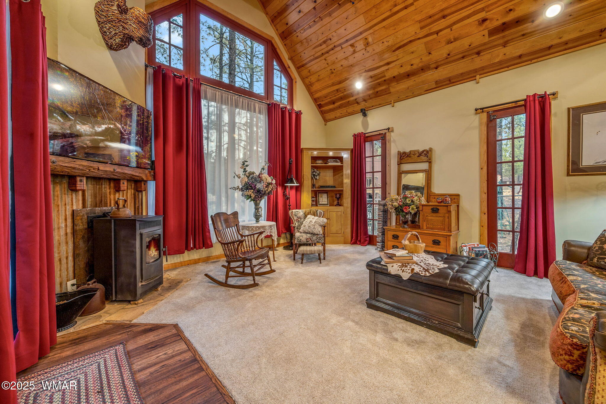 2891 Antelope Trail Overgaard, AZ 85933 - Photo 5 of 41 a living room with furniture and a chandelier