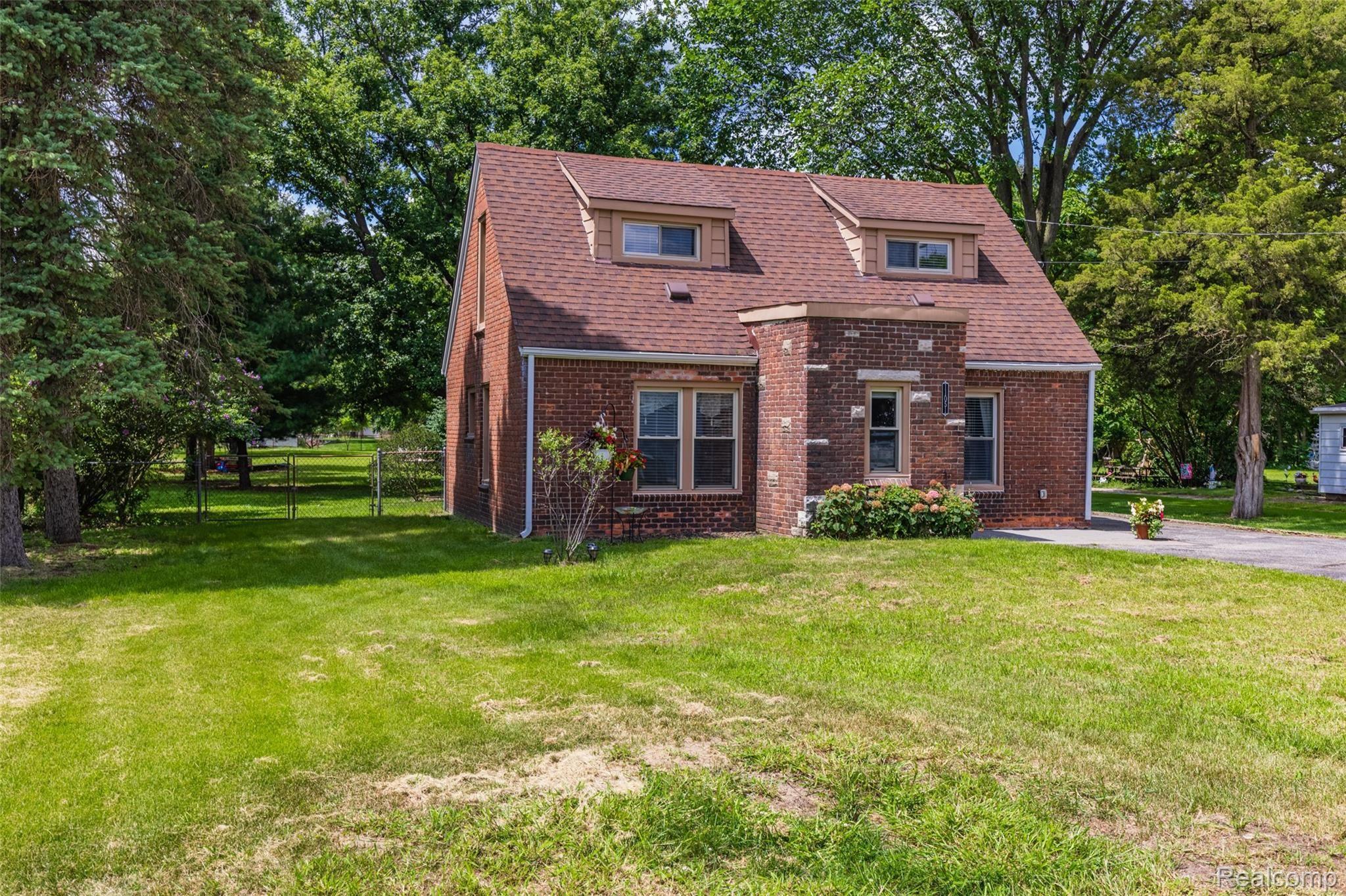 11051 Stark Road Livonia, MI 48150 - Photo 2 of 40 11051 Stark Rd-2.jpg