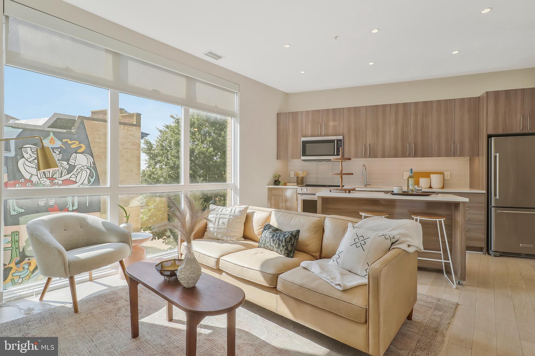 1794 Lanier Place Northwest, Unit 309 Washington, DC 20009 - Photo 3 of 22 Living room