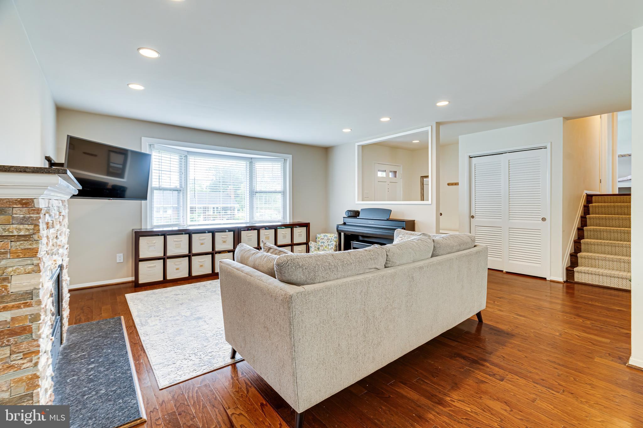 7606 Jervis Street Springfield, VA 22151 - Photo 4 of 41