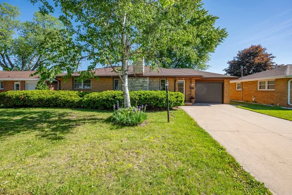 $289,900 | 1677 Lilac Lane, Green Bay, WI 54302