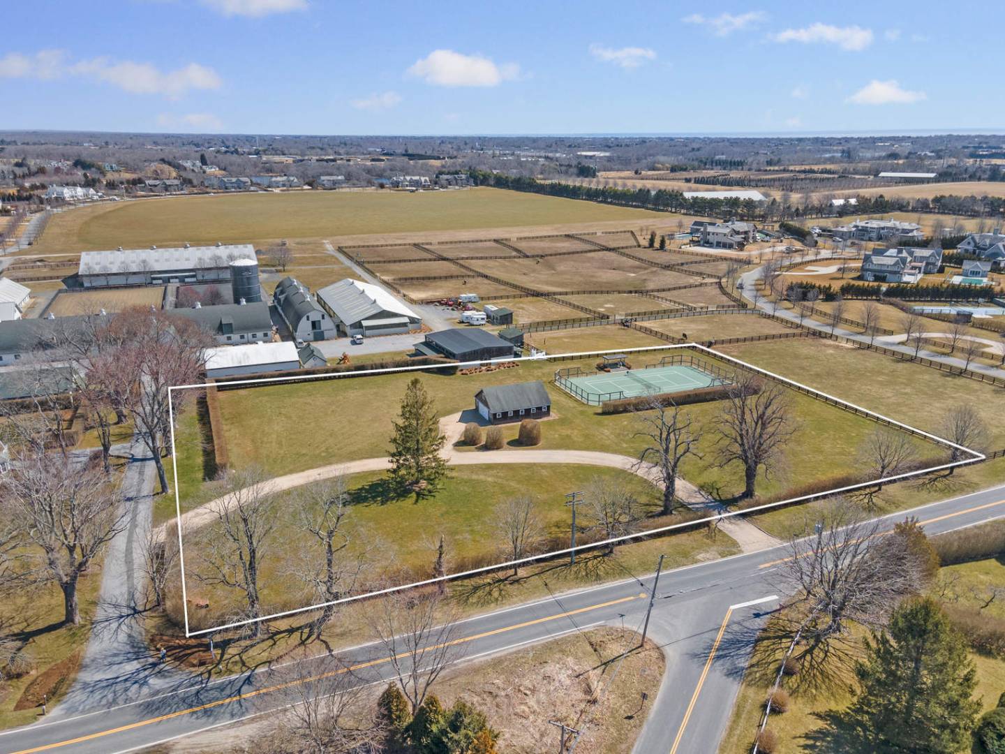 849 Hayground Road Water Mill, NY 11976 - Photo 5 of 31 a view of a city