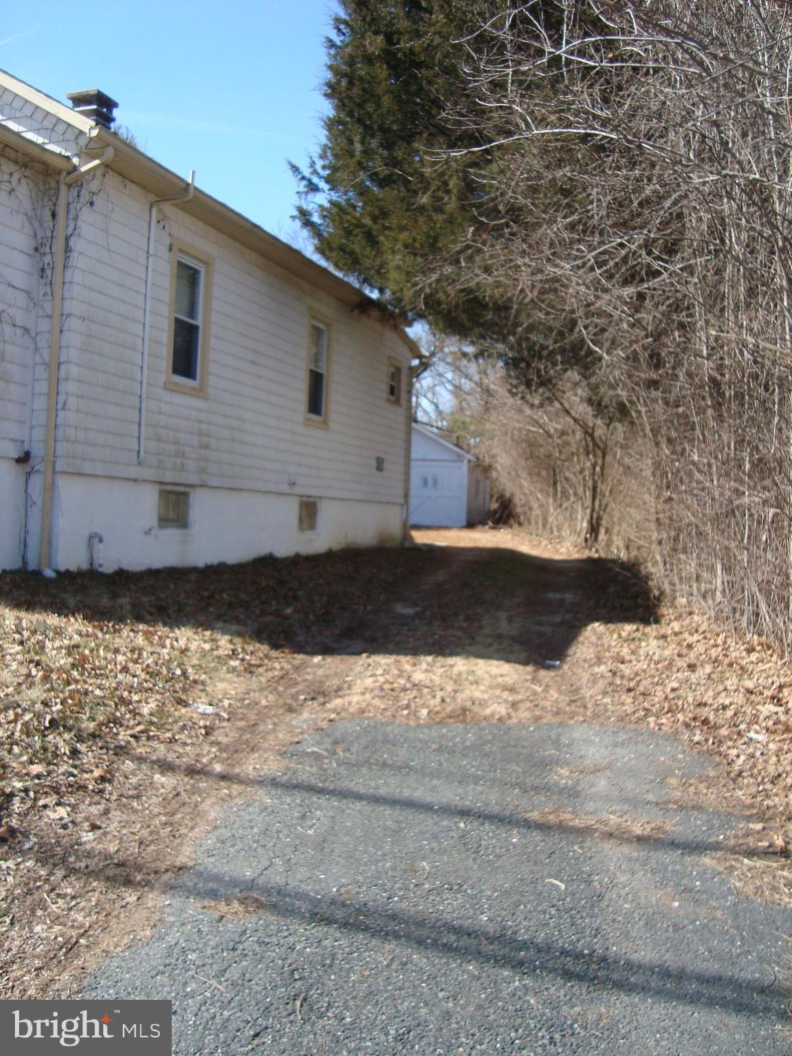 9118 Belair Road Baltimore, MD 21236 - Photo 3 of 16 Side View with Driveway
