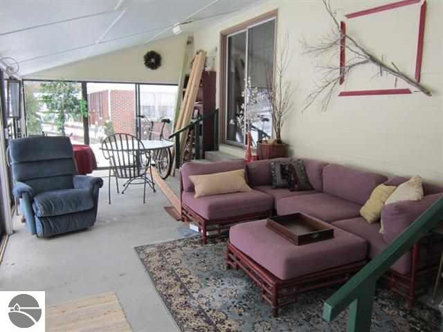 542 Bloomfield Road Traverse City, MI 49686 - Photo 21 of 33 1741429-20.JPG