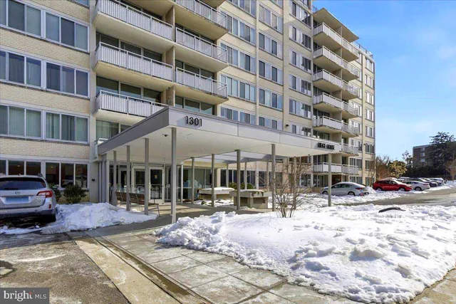 $3,200 | 1301 South Arlington Ridge Road, Unit 308, Arlington, VA 22202