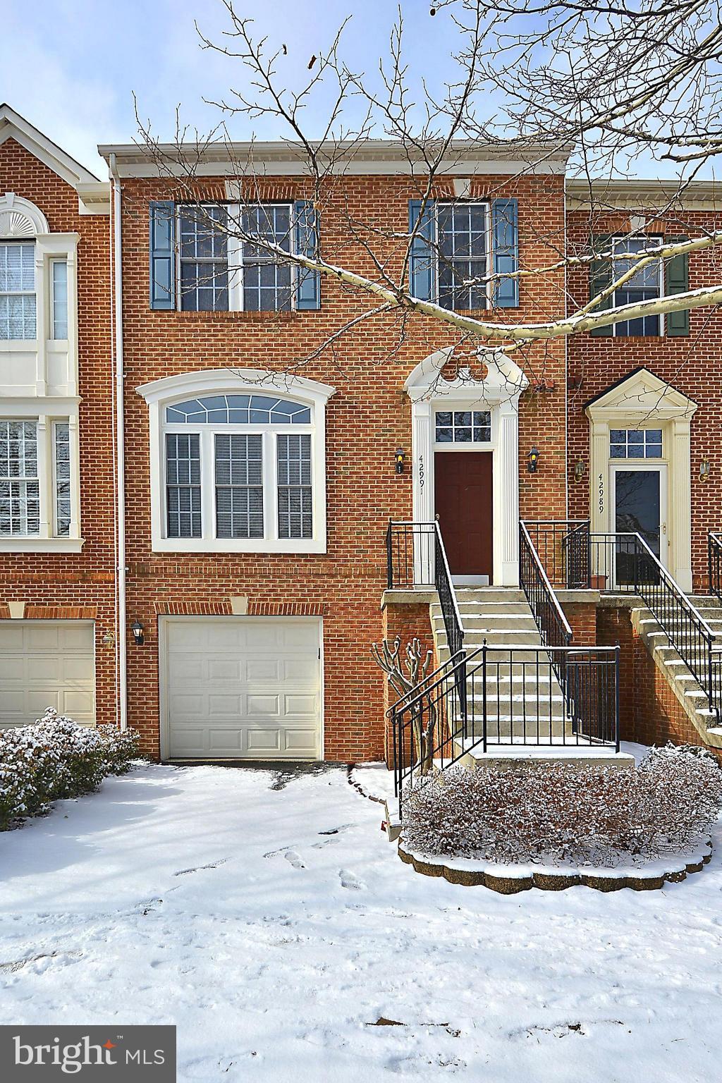 42991 Golf View Drive Chantilly, VA 20152 - Photo 1 of 23 Exterior (Front)
