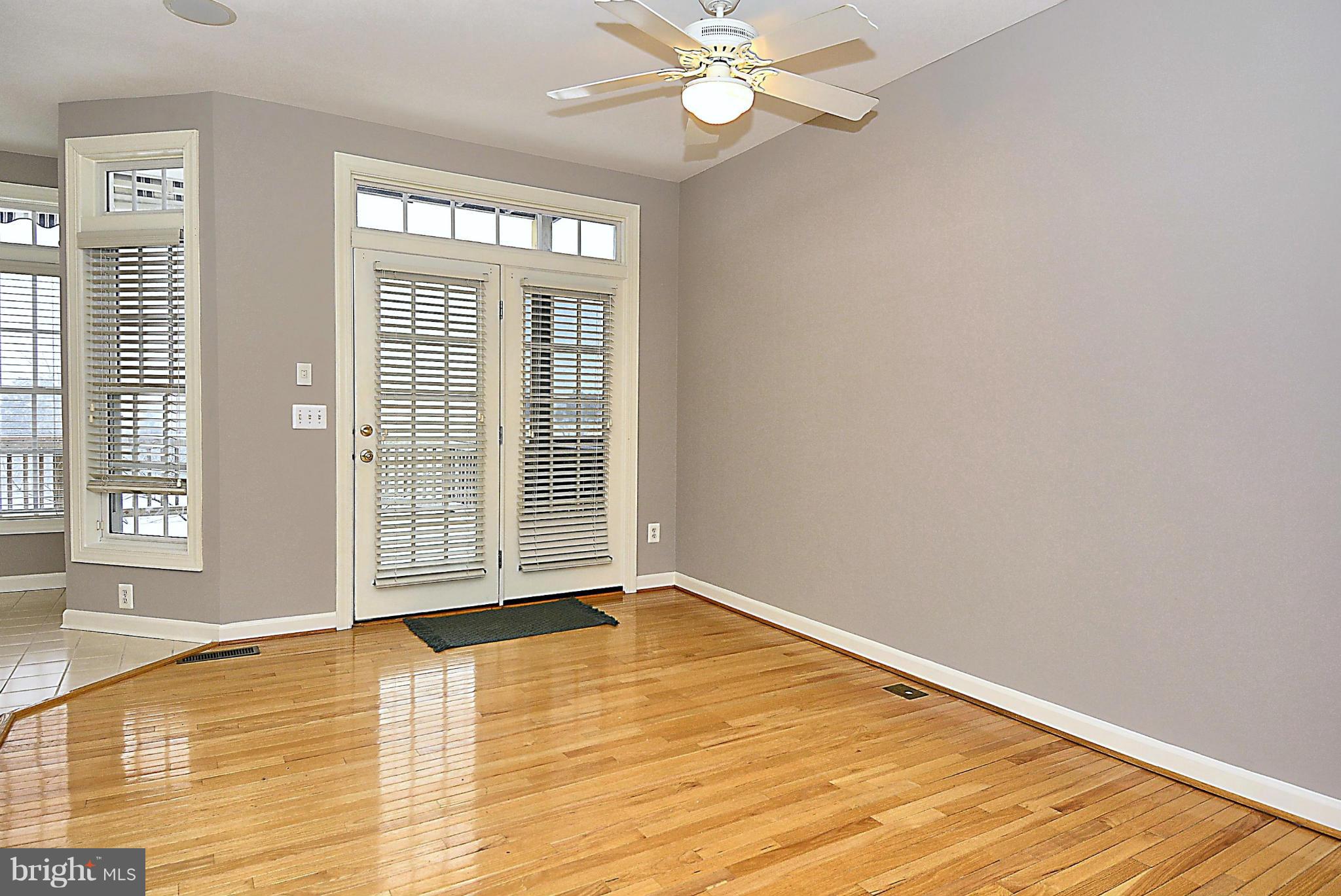 42991 Golf View Drive Chantilly, VA 20152 - Photo 5 of 23 Family Room
