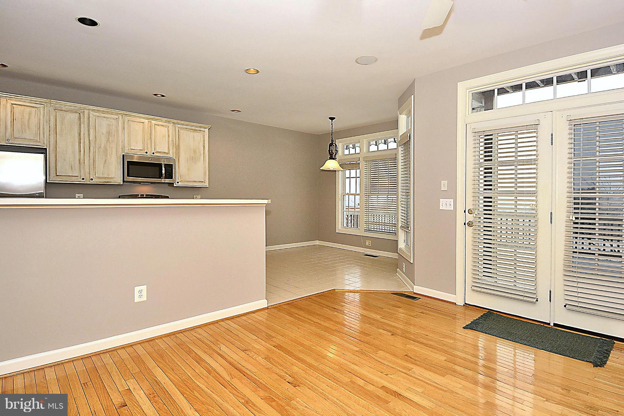 42991 Golf View Drive Chantilly, VA 20152 - Photo 6 of 23 Family Room