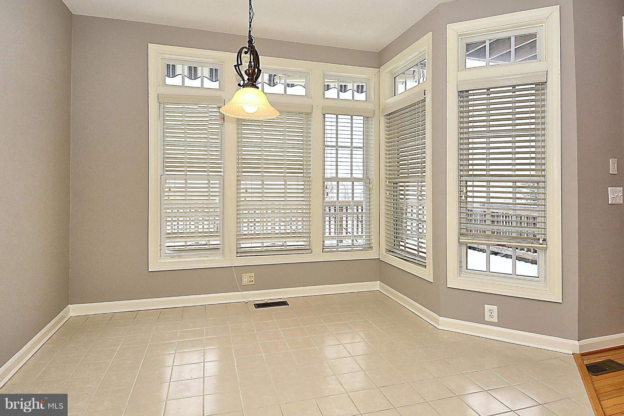 42991 Golf View Drive Chantilly, VA 20152 - Photo 9 of 23 Kitchen