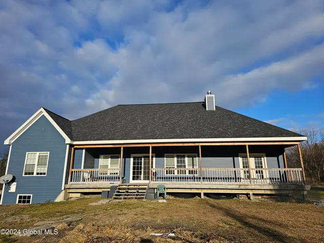 $680,000 | 20 Johnson Road, Mechanicville, NY 12118