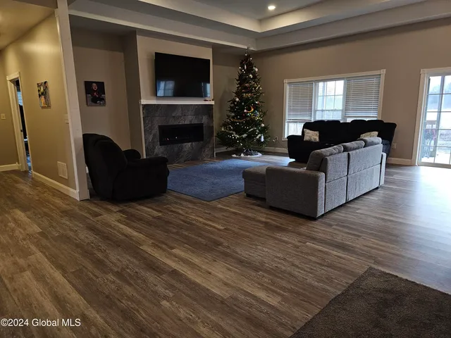 $680,000 | 20 Johnson Road, Mechanicville, NY 12118