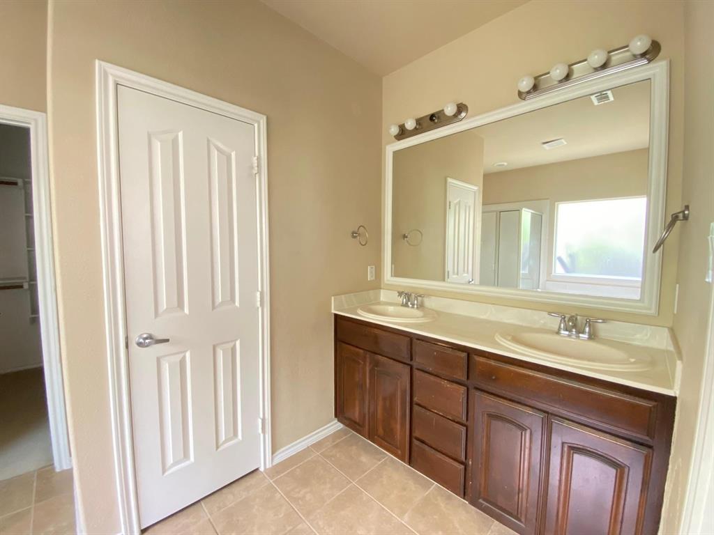 10908 Middleglen Road Fort Worth, TX 76052 - Photo 12 of 16