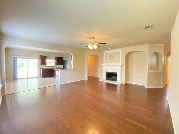 $2,095 | 10908 Middleglen Road, Fort Worth, TX 76052