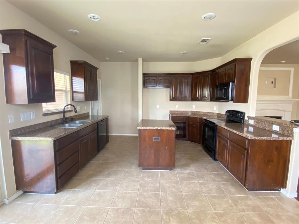 10908 Middleglen Road Fort Worth, TX 76052 - Photo 8 of 16