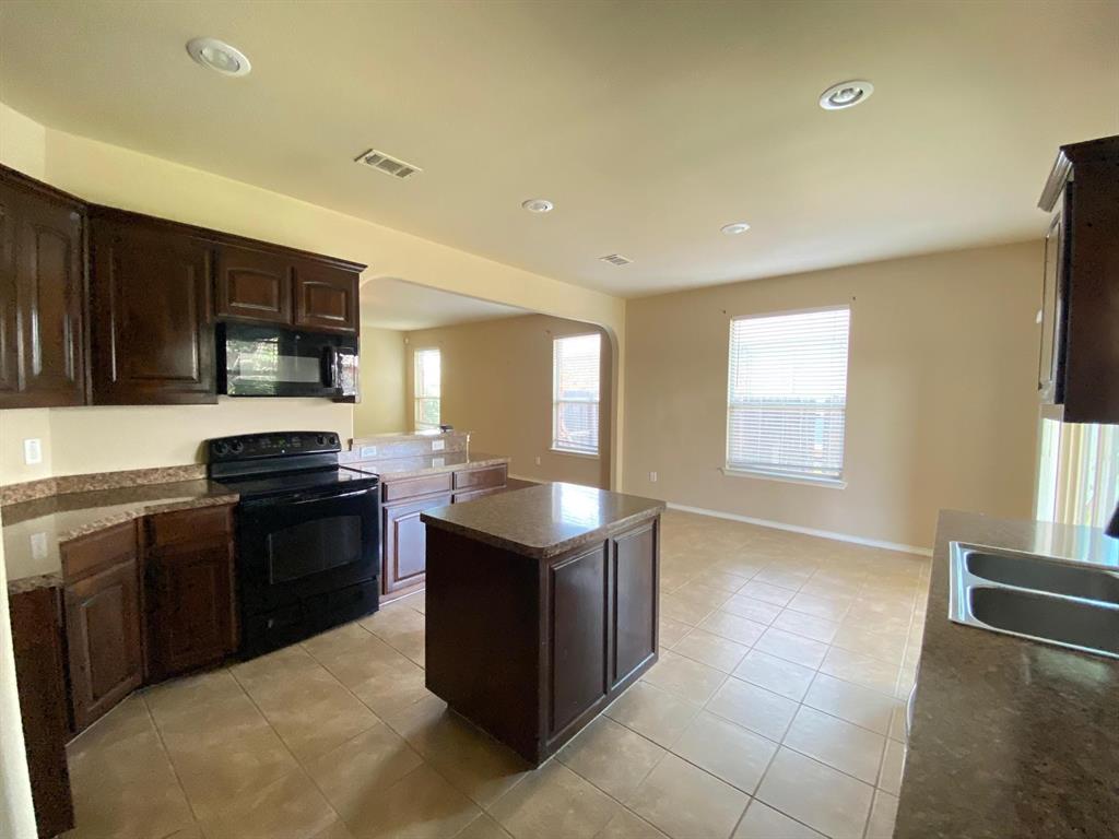 10908 Middleglen Road Fort Worth, TX 76052 - Photo 9 of 16